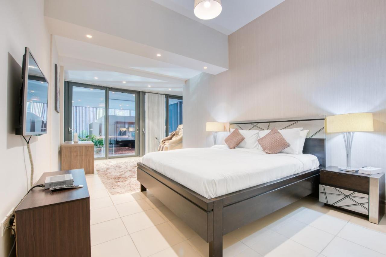 Maison Privee - Big, Bright, Luxury Marina Views Apt Next To Beach Дубай Екстер'єр фото